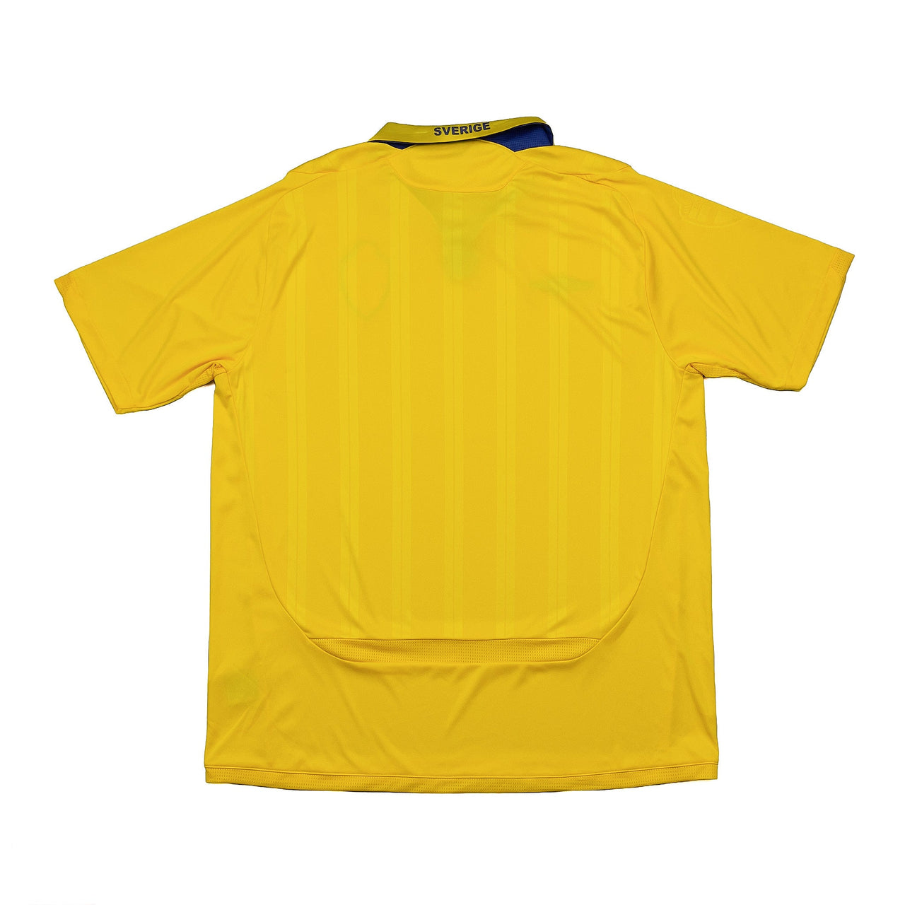 CULT KITS - 2009/10 SWEDEN HOME SHIRT (XL) UMBRO