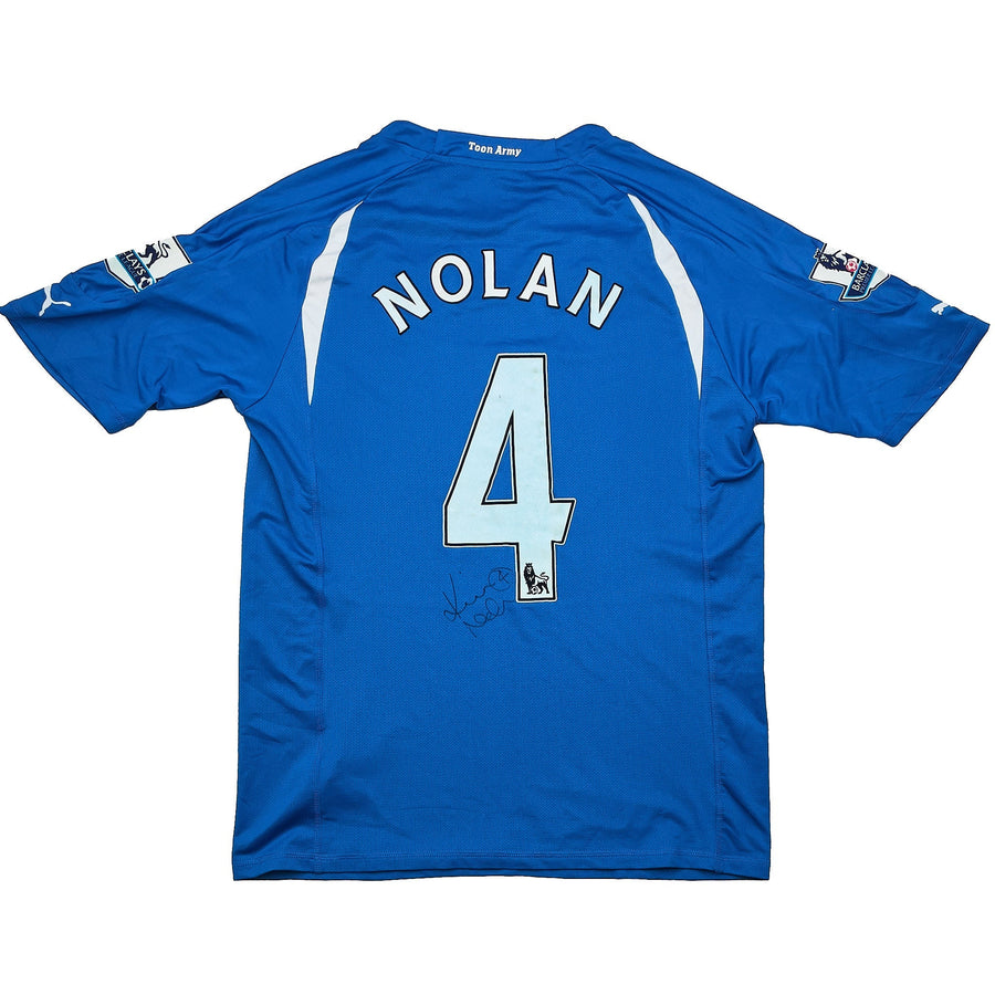 Camiseta de visitante del Newcastle Nolan #4 (XL) Puma 2010/11 *Preparada para partido + firmada*