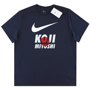 2023-24 Koji Miyoshi Nike Graphic Tee *con etiquetas* M